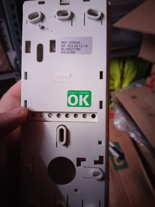 Telefonillos portero beige y blanco