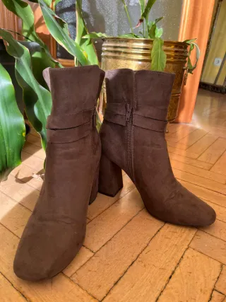 Botas de ante Corina marrones