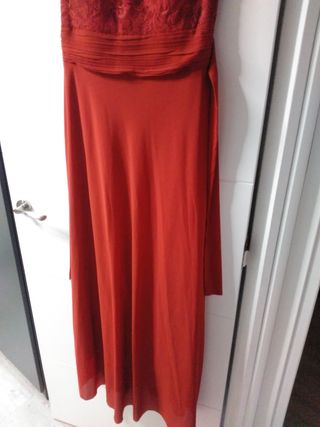Vestido de fiesta rojo encaje y pedrería