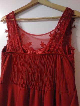 Vestido de fiesta rojo encaje y pedrería