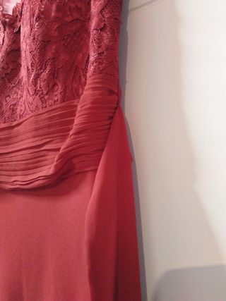 Vestido de fiesta rojo encaje y pedrería