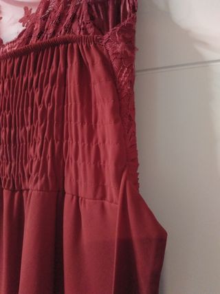 Vestido de fiesta rojo encaje y pedrería