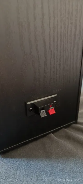Altavoz Edifier R980T. Solo un altavoz pasivo.