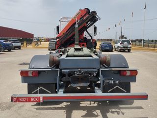 Mercedes ANTOS 18 32-CAMIONES GANCHO CON GRUA