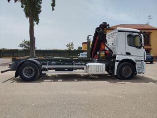 Mercedes ANTOS 18 32-CAMIONES GANCHO CON GRUA