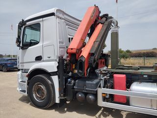 Mercedes ANTOS 18 32-CAMIONES GANCHO CON GRUA