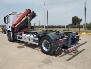 Mercedes ANTOS 18 32-CAMIONES GANCHO CON GRUA