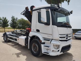 Mercedes ANTOS 18 32-CAMIONES GANCHO CON GRUA