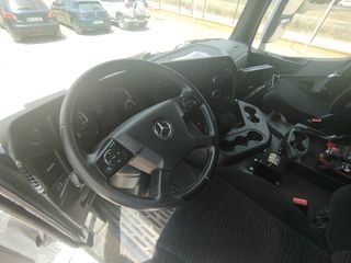 Mercedes ANTOS 18 32-CAMIONES GANCHO CON GRUA