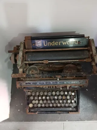 Máquina de escribir Underwood antigua