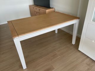 Mesa Banak madera y patas blancas