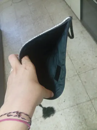 Bolso de mano con pedrería