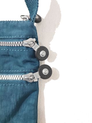 Kipling/ Bandolera plana azulina