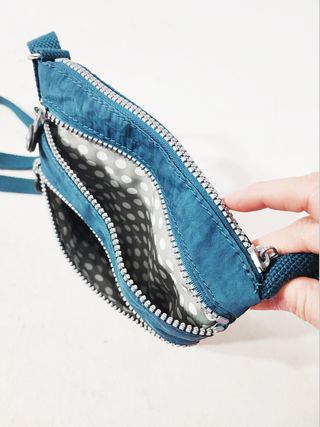 Kipling/ Bandolera plana azulina