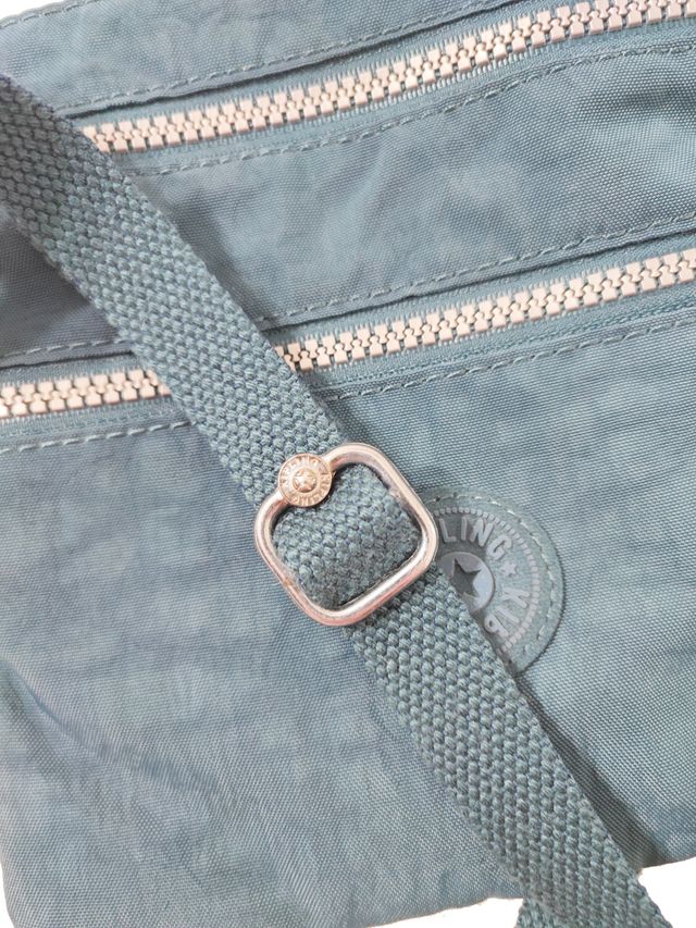 Kipling/ Bandolera plana azulina