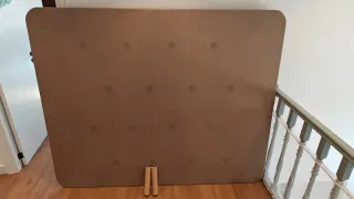 Base tapizada beige/marrón