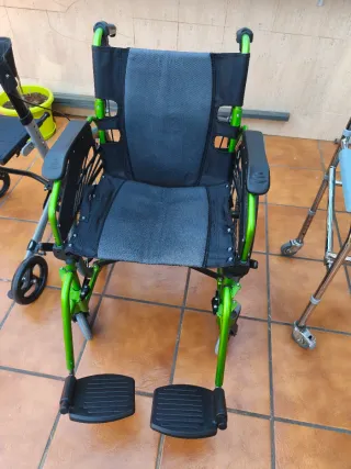 Silla de Ruedas Plegable Profesional