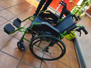 Silla de Ruedas Plegable Profesional