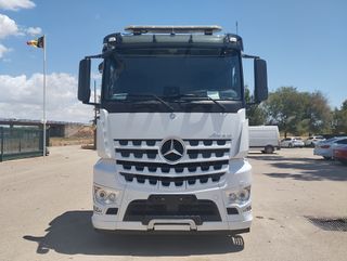 Mercedes AROCS 25 51-CAMIONES GANCHO CON GRUA