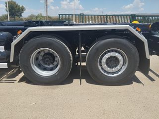 Mercedes AROCS 25 51-CAMIONES GANCHO CON GRUA