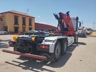 Mercedes AROCS 25 51-CAMIONES GANCHO CON GRUA