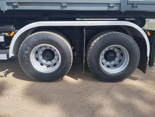 Volvo FM 420-CAMIONES GANCHO CON GRUA