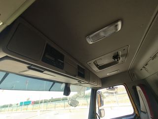 Volvo FM 420-CAMIONES GANCHO CON GRUA