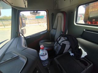 Volvo FM 420-CAMIONES GANCHO CON GRUA