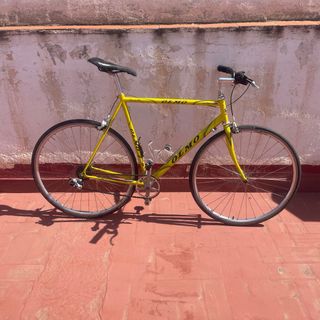 Bicicleta de paseo Olmo amarilla
