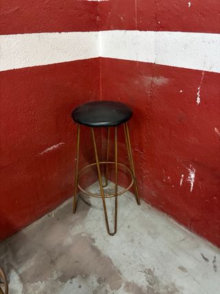 Taburetes vintage metal y polipiel