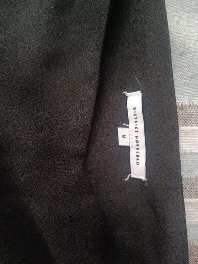 Vestido negro de verano con tirantes