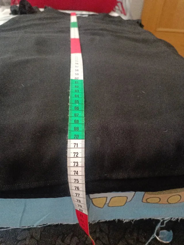 Vestido negro de verano con tirantes