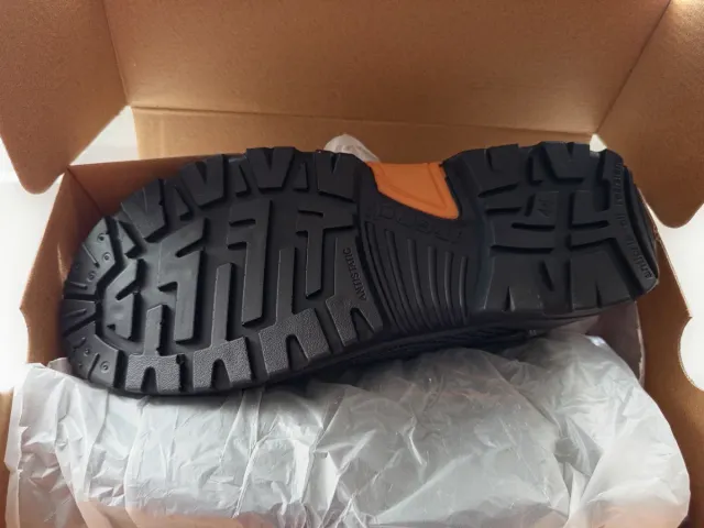 Zapatos de seguridad Mendi negros y naranjas