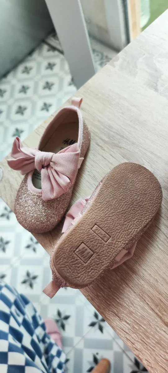 Zapatos niña H&M purpurina salmón lazo
