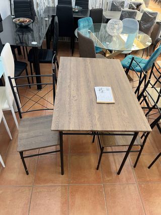 MESA DE COCINA CON 4 SILLAS