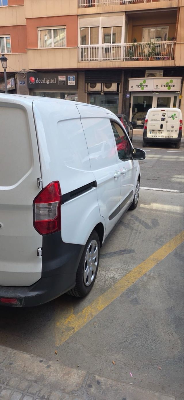 Ford Transit Courier 2014
