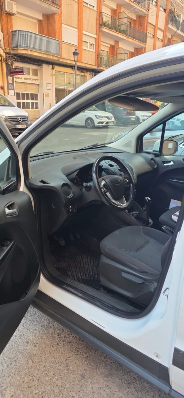 Ford Transit Courier 2014