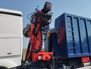 Mercedes AROCS 25 51-CAMIONES GANCHO CON GRUA