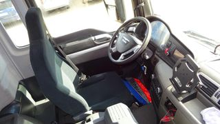 MAN TGS 26 440-CAMIONES GANCHO CON GRUA