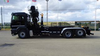 MAN TGS 26 440-CAMIONES GANCHO CON GRUA