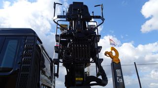 MAN TGS 26 440-CAMIONES GANCHO CON GRUA