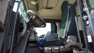 MAN TGS 26 440-CAMIONES GANCHO CON GRUA