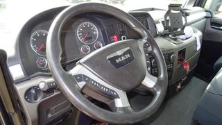 MAN TGS 26 440-CAMIONES GANCHO CON GRUA