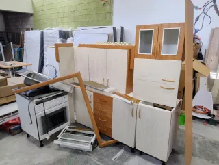 Cocina completa madera y cristal