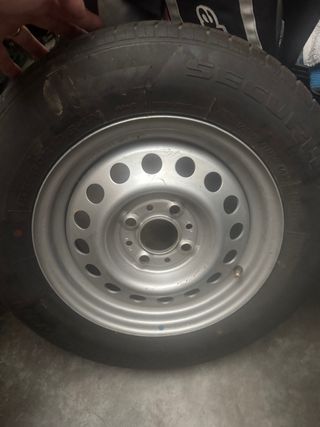 Rueda de repuesto para remolque nueva
