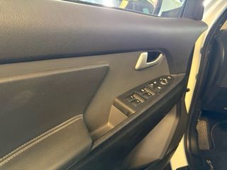 KIA Sportage 2016. etiqueta C. techo + navi