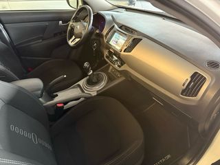 KIA Sportage 2016. etiqueta C. techo + navi