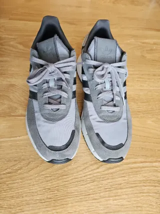 Adidas Zapatillas Grises y Negras