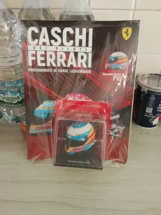 Caschi Ferrari Fernando Alonso Libro + Mini Casco