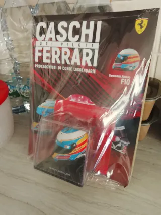 Caschi Ferrari Fernando Alonso Libro + Mini Casco
